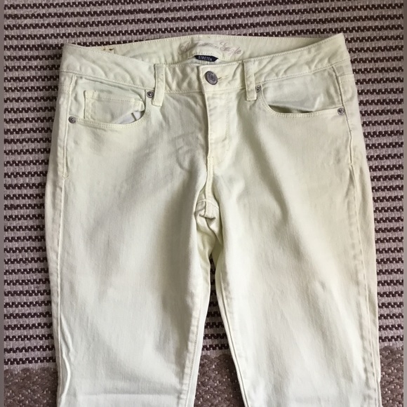 AMERICAN EAGLE OUTFITTERS - Picture 2 of 16